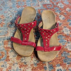 Vionic Wedge Sandal Maggie Womens 7  WIDE Red Slip On Triangle Studded Shoe